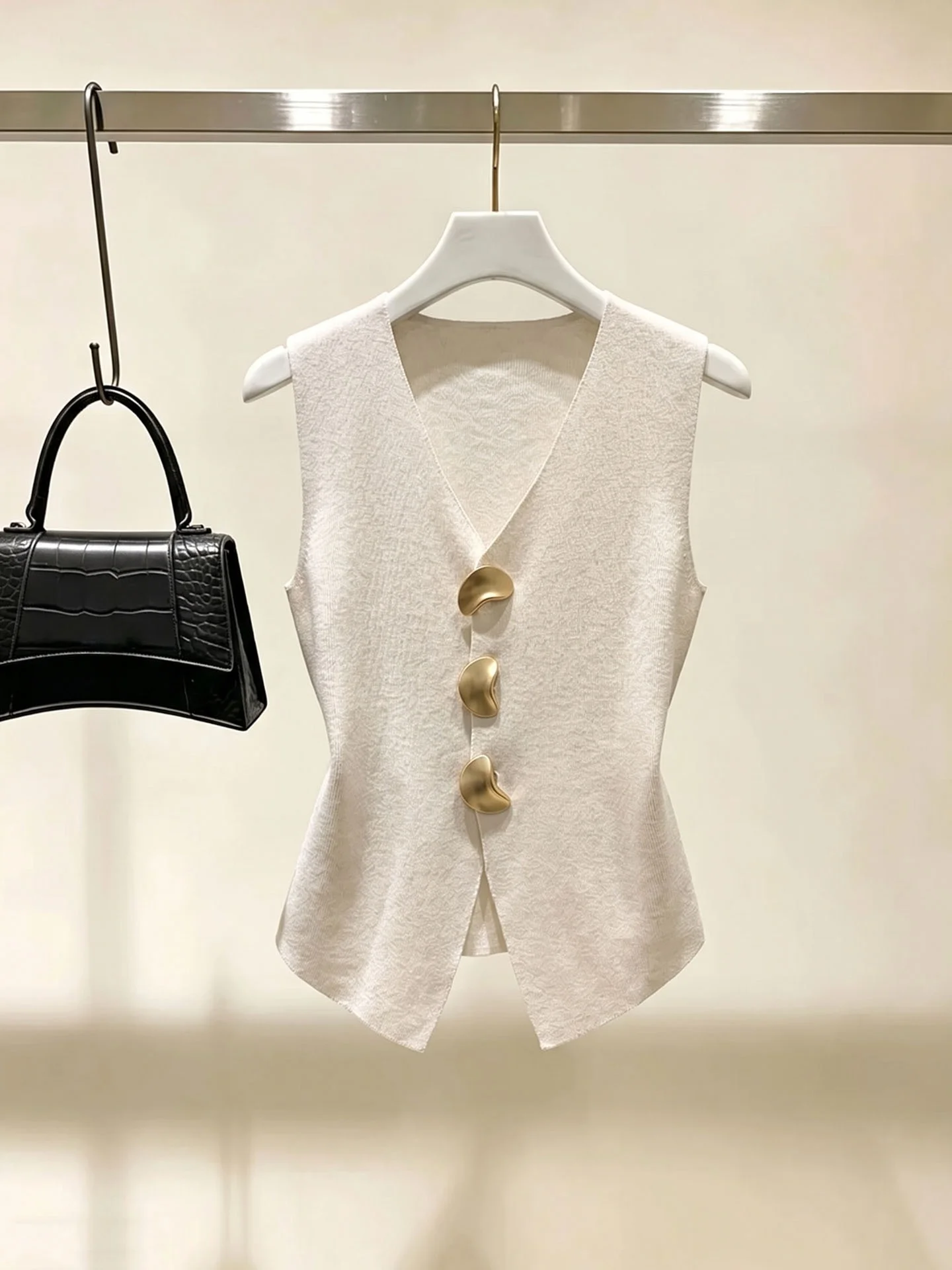 Fashionable V-Neck Knitted Vest Women's Sleeveless Top Korean Style Design Summer 2026 Versatile Chic Silk Material Straight Cut