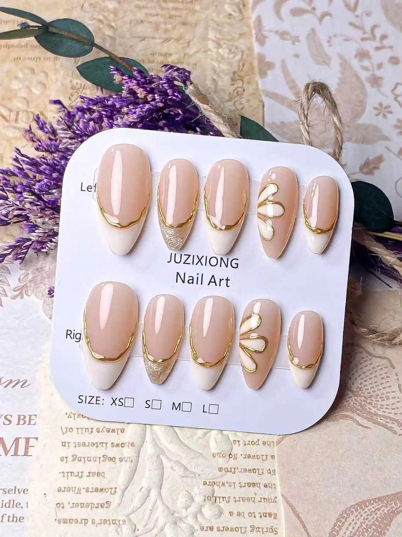 10 قطع، حليب اللوز الأبيض المصنوع يدويًا بثلاثة بتلات مع زخرفة بحافة ذهبية، بسيطة ولكنها أنيقة، ذات جودة عالية.