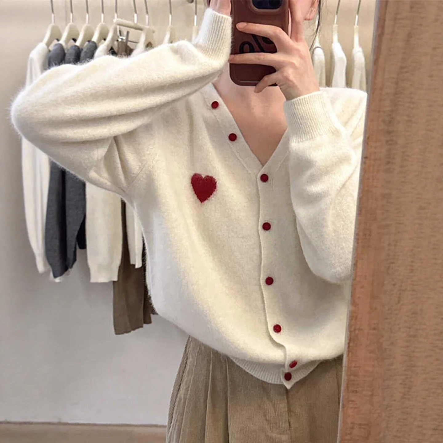 

Sli American V-Ne ort Knitted Cardigan Women's Autumn Love Embroidery Sweater Anti-Aging Long Sve Top
