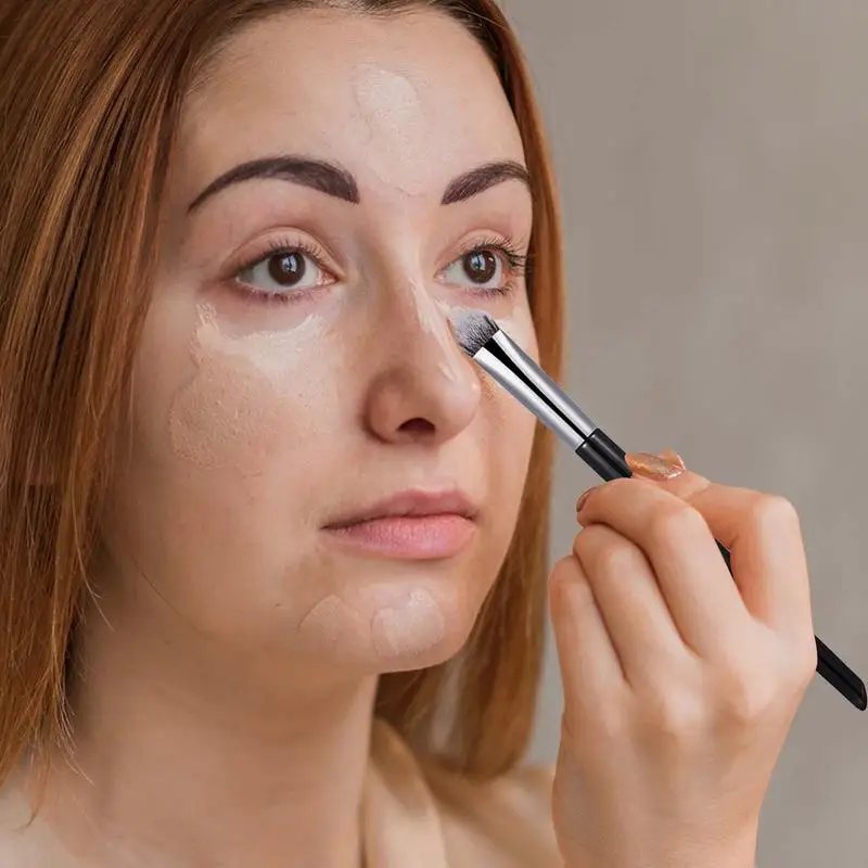 Driehoek Taps Toelopende Concealer Borstel Onder-Oog Verbergen Borstel Voor Verheldering Cover Acne Markeringen Zwarte Oogcirkels Traangroef