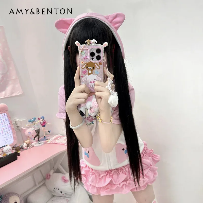 

25COSЯпонская милая мультяшная вышивка с капюшоном и рюшами по краям, короткая куртка на молнии с короткими рукавами, брюки с эластичной резинкой на талии, комплект из двух предметов для женщин