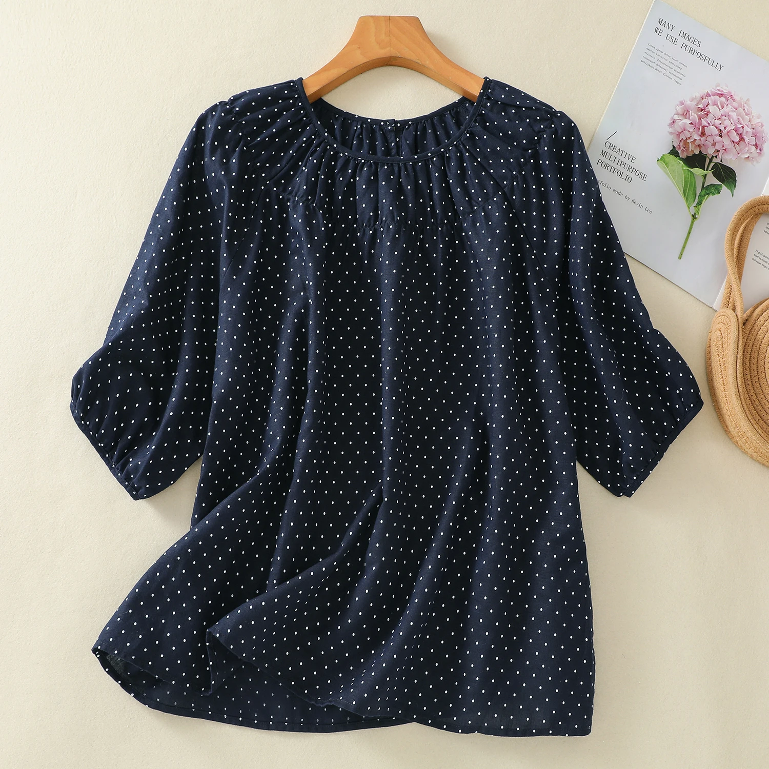 بلوزة نسائية صيفية فضفاضة من القطن والكتان بنقشة البولكا دوت، متعددة الاستخدامات ومقاومة للشيخوخة، بأسلوب كوري فني وأكمام خماسية