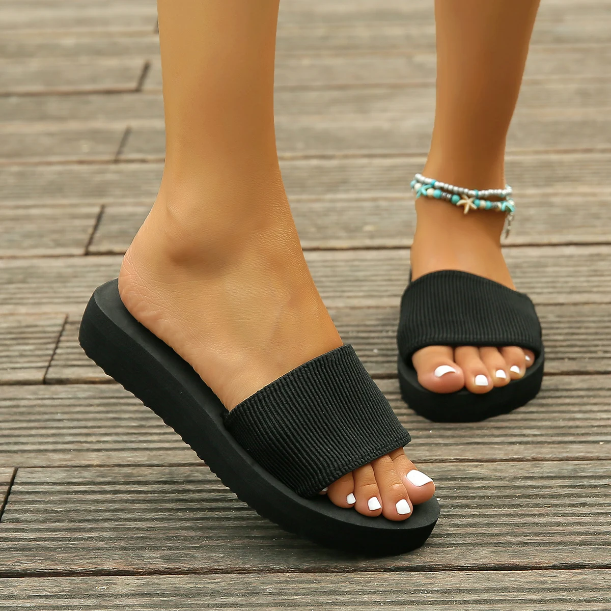 3 cm hohe, schlichte, reine schwarze Slip-On-Sandalen für Damen – Detail 2