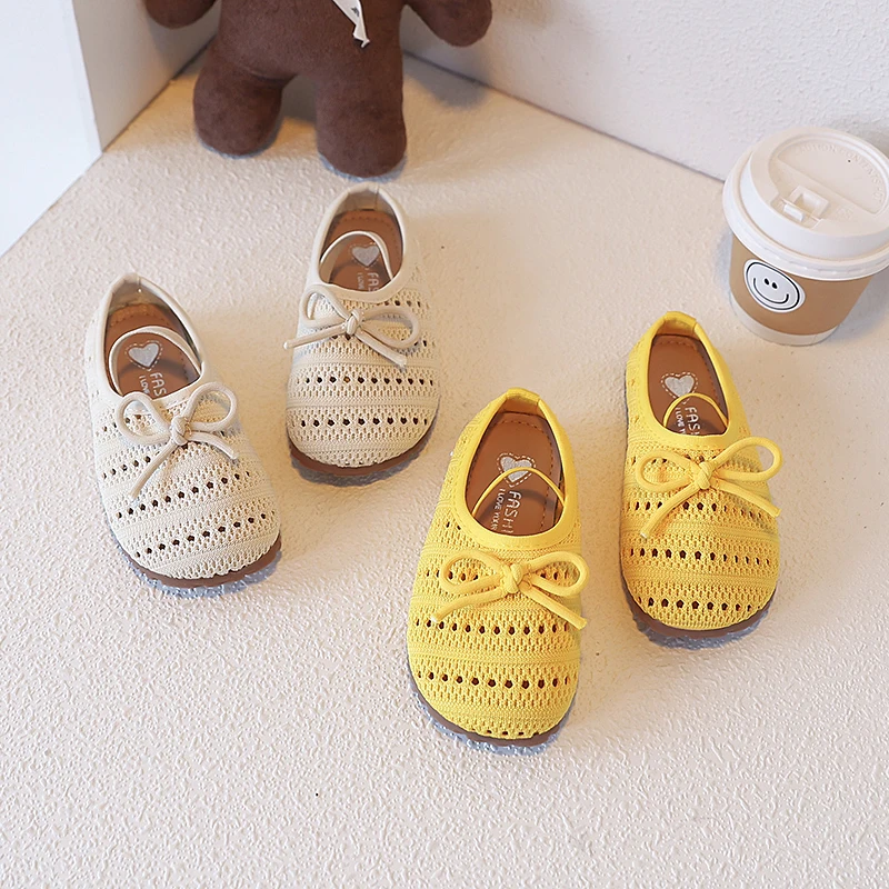 

Детская повседневная обувь для девочек, лето 2021, новая мода в корейском стиле, нескользящие модельные туфли принцессы с мягкой подошвой и милым бантом