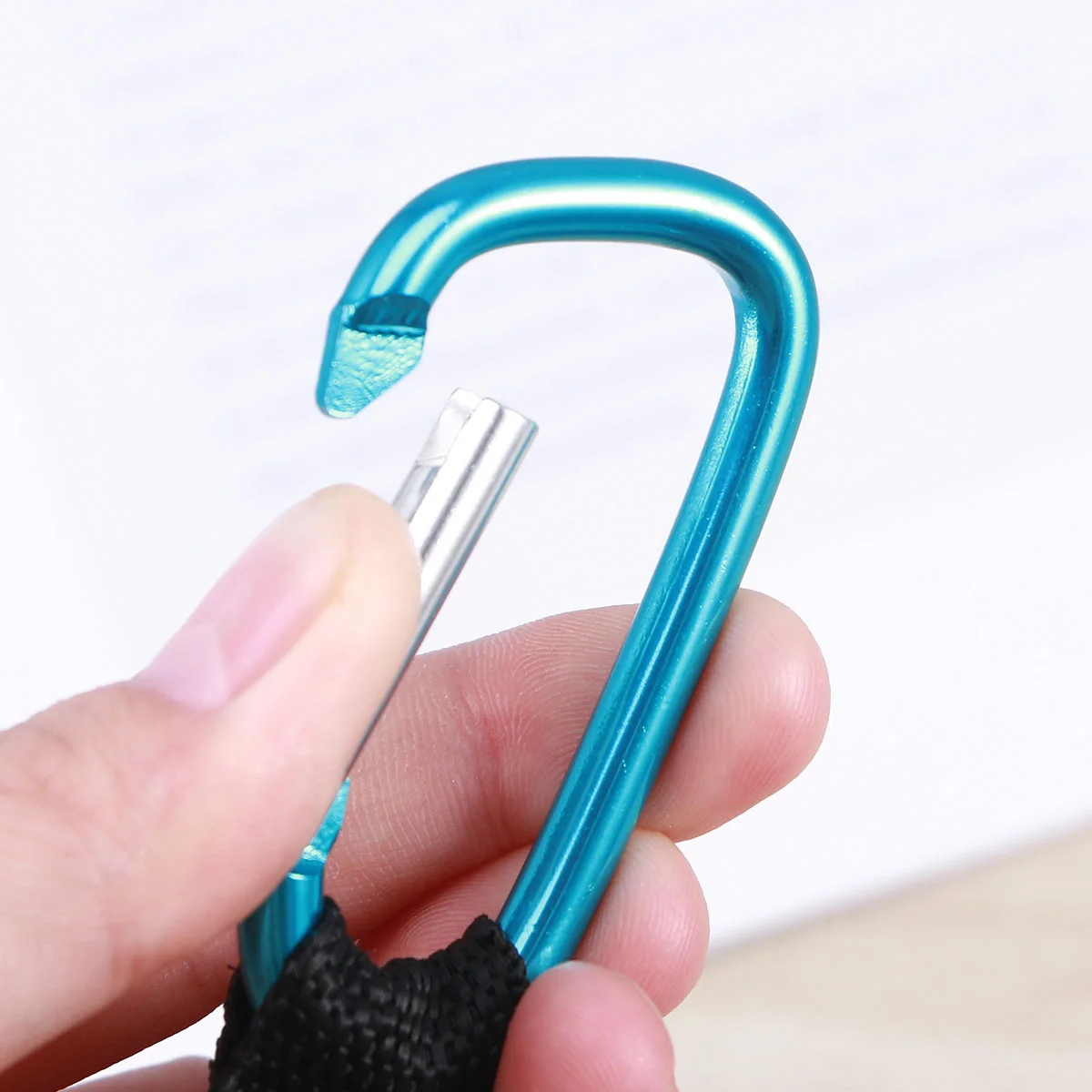 

2pcs Outdoor Water Bottle Holder Clips Camping Hiking Belt Buckle Mount For Water Bottles Sky-Blue Durable Portable Bottle