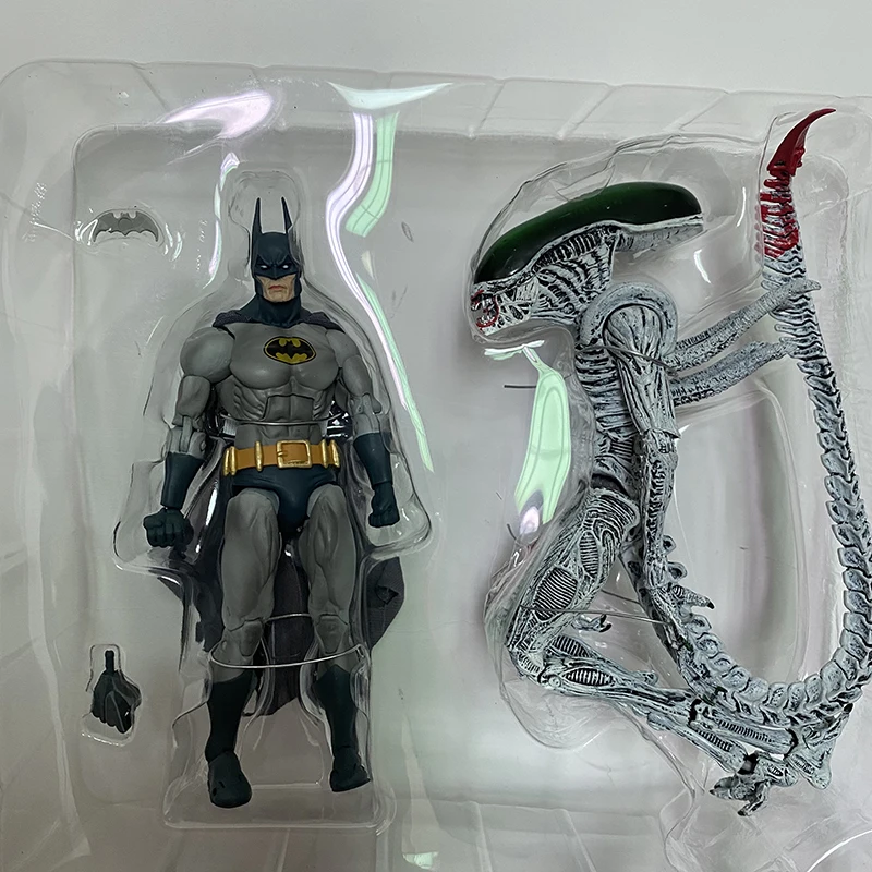 2pcs Anime Batman Superman VS Alien Xenomorph NYCC Action Figure NECA Supermen Batman Figure Collectible Model Toys Gifts