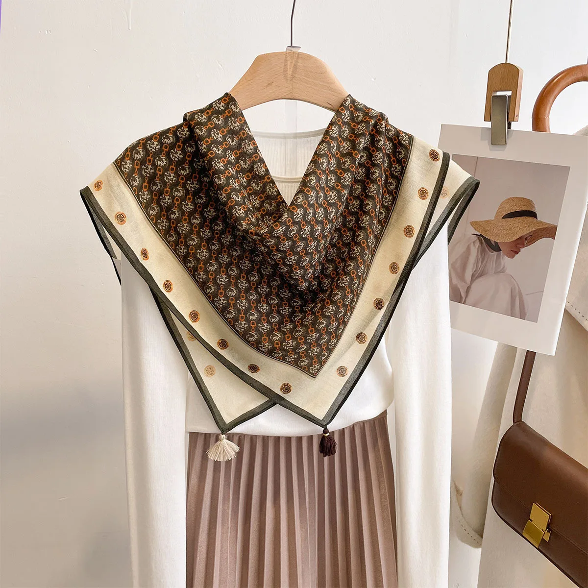 

Silk Scarf Women 60cm Square Print Neck Scarf Hijab Bandana Foulard Shawl Tassel Pendant Wrap for Lady Fashion Wear New Poncho