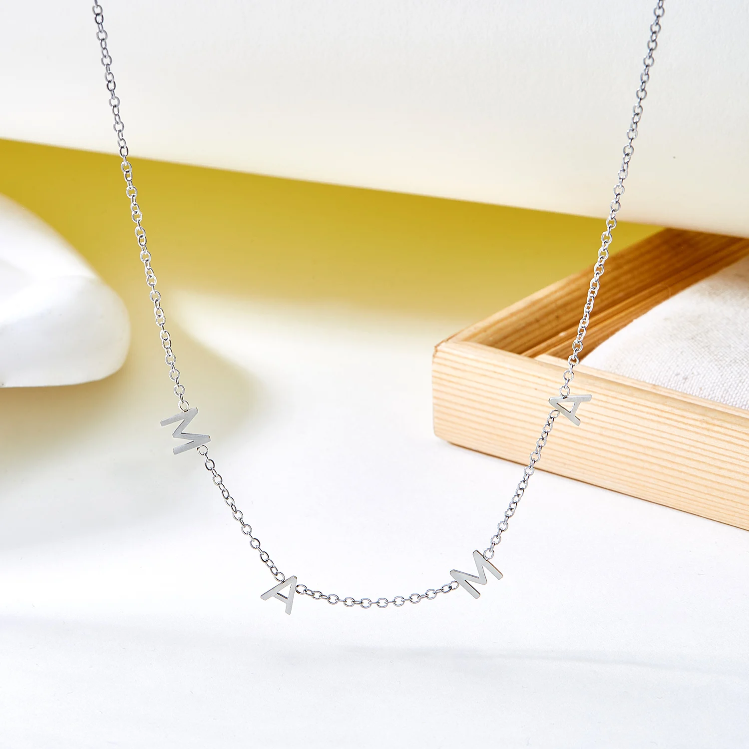 Halskette mit Mama-Buchstaben-Anhänger aus Edelstahl, schlicht, modisch, goldfarben, Schlüsselbein-Halsband für Frauen, perfektes Geschenk zum Muttertag – Detail 16