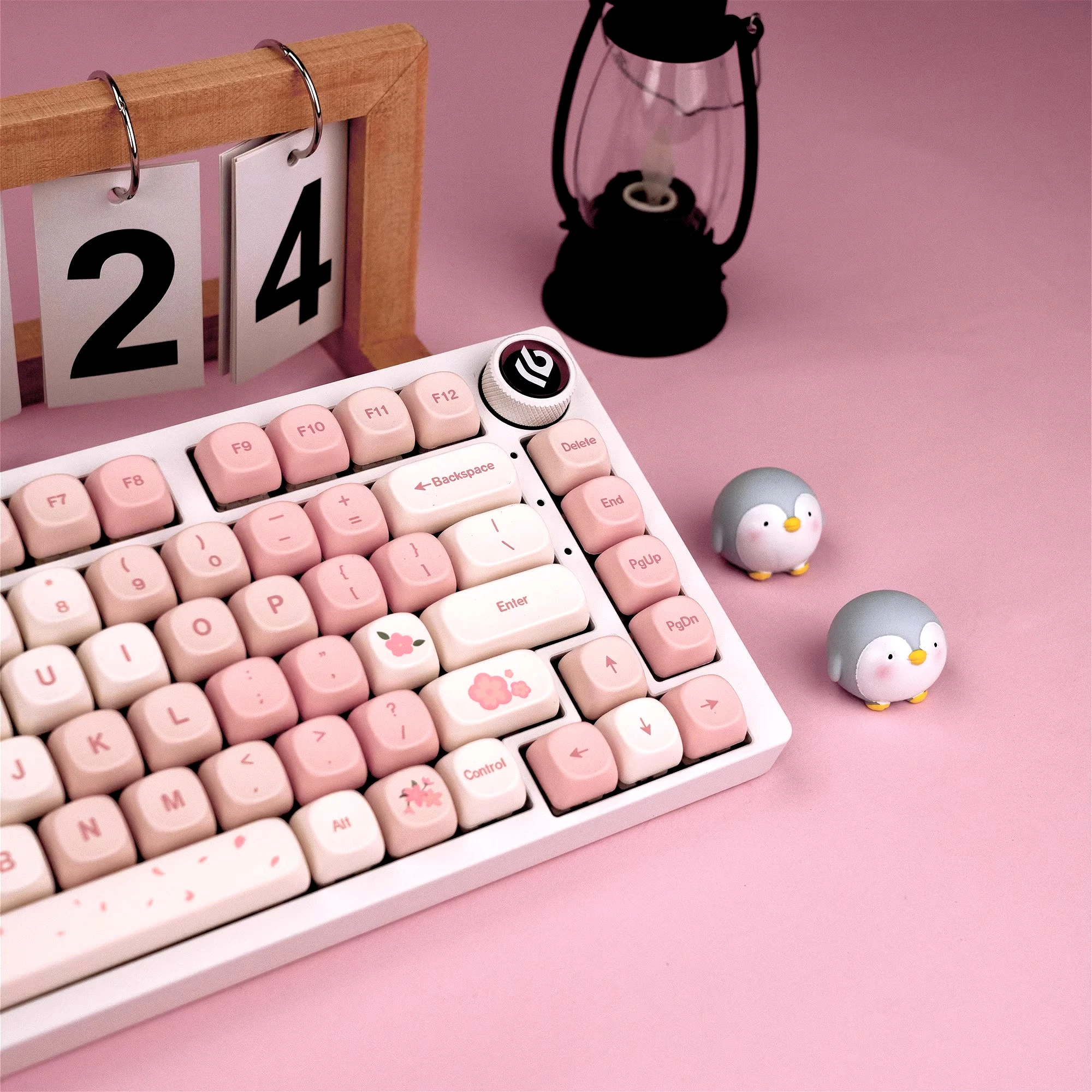 MOA pink keycap, PBT material, hot sublimation technology is engraved, cute girl, round and suitable for MX switch keyboard