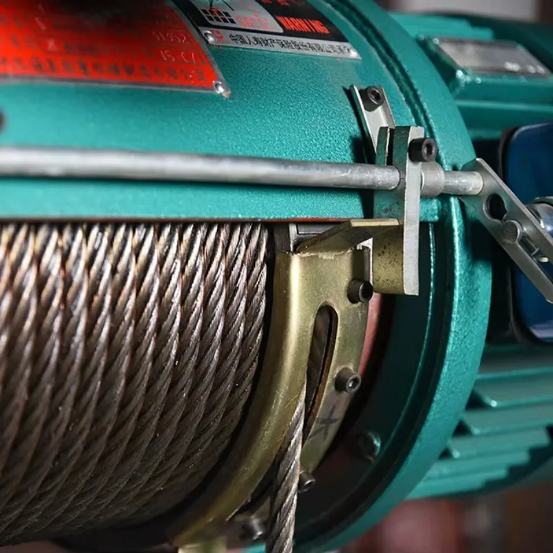 Compact, low-noise 1-ton electric hoist for single-girder overhead cranes for material handling