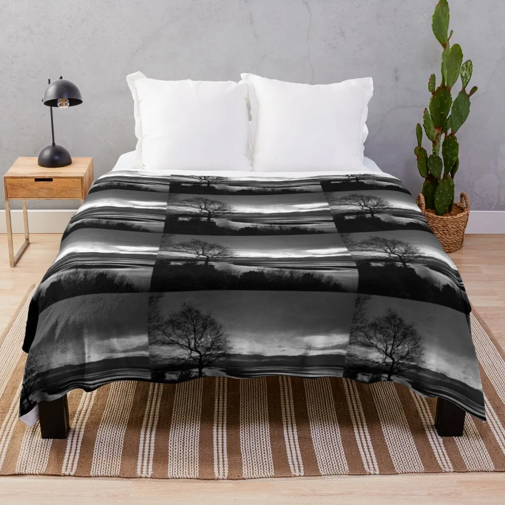 

Dwyryd dawn, Portmeirion 4, monochrome Throw Blanket Flannel Fabric Soft Plaid Extra Large Throw Bed covers Blankets