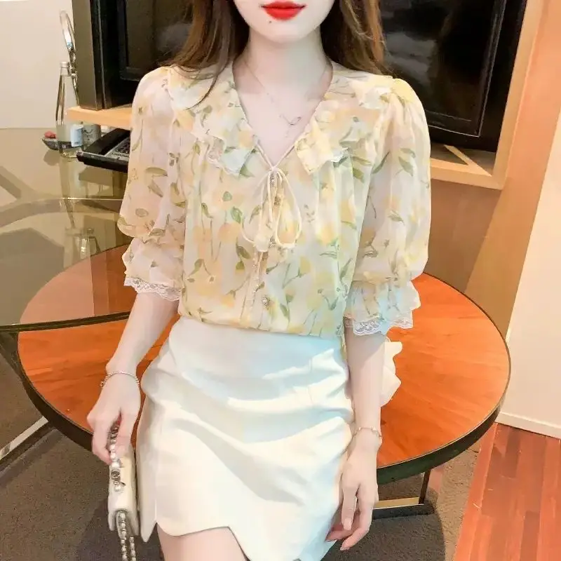 

Stomach-Hiding V-Neck Chiffon Short-Sleeved Blouse Women's Summer New French Design Small-Batch Floral Top