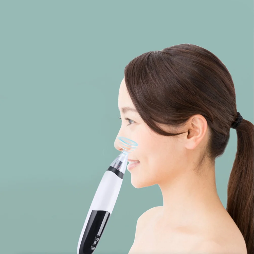 Elektryczny oczyszczacz porów z 3 regulowanymi poziomami intensywności i 3 końcówkami ssącymi do głębokiego oczyszczania twarzy, usuwania zaskórników i pielęgnacji skóry.