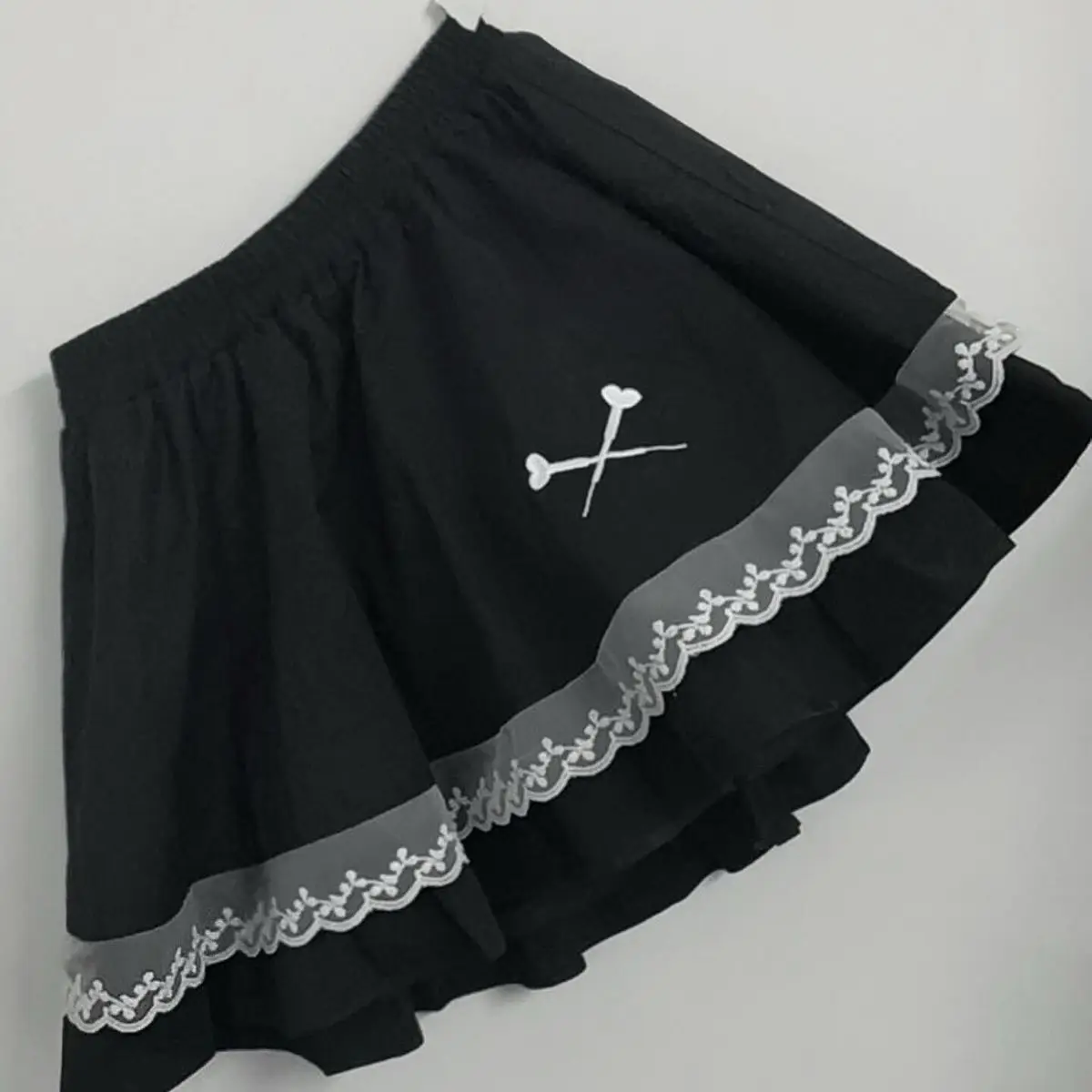 Women Black Pleated Mini Skirt Elastic Waist Lace Trim Heart Bone Embroidery Gothic E-girl Y2K Harajuku All-Season Casual Short