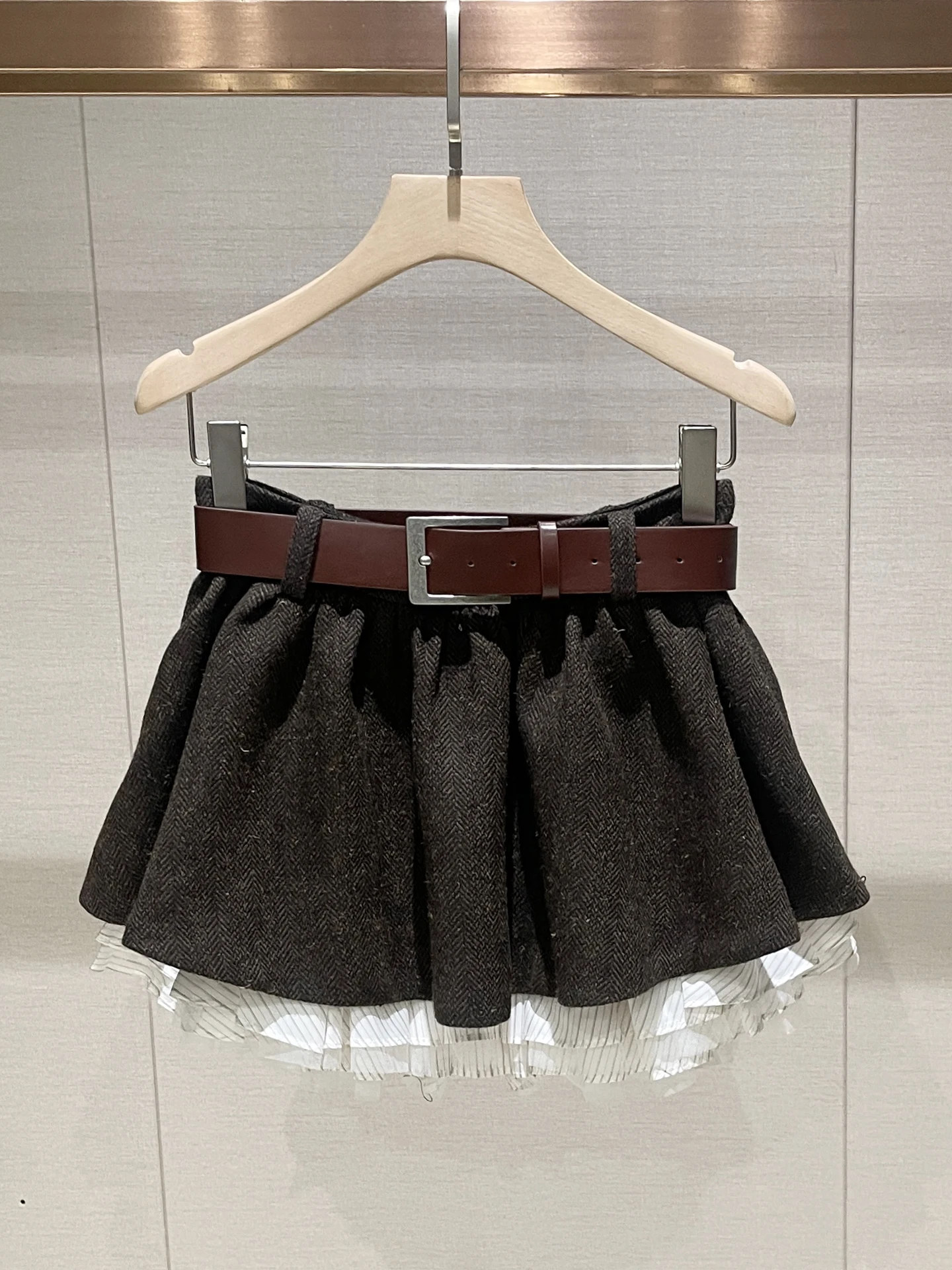 モダンなスレハイウエストまたはスカート女性のファイオン春秋冬花柄レースヘムライン痩身カジュアルf丈スカート