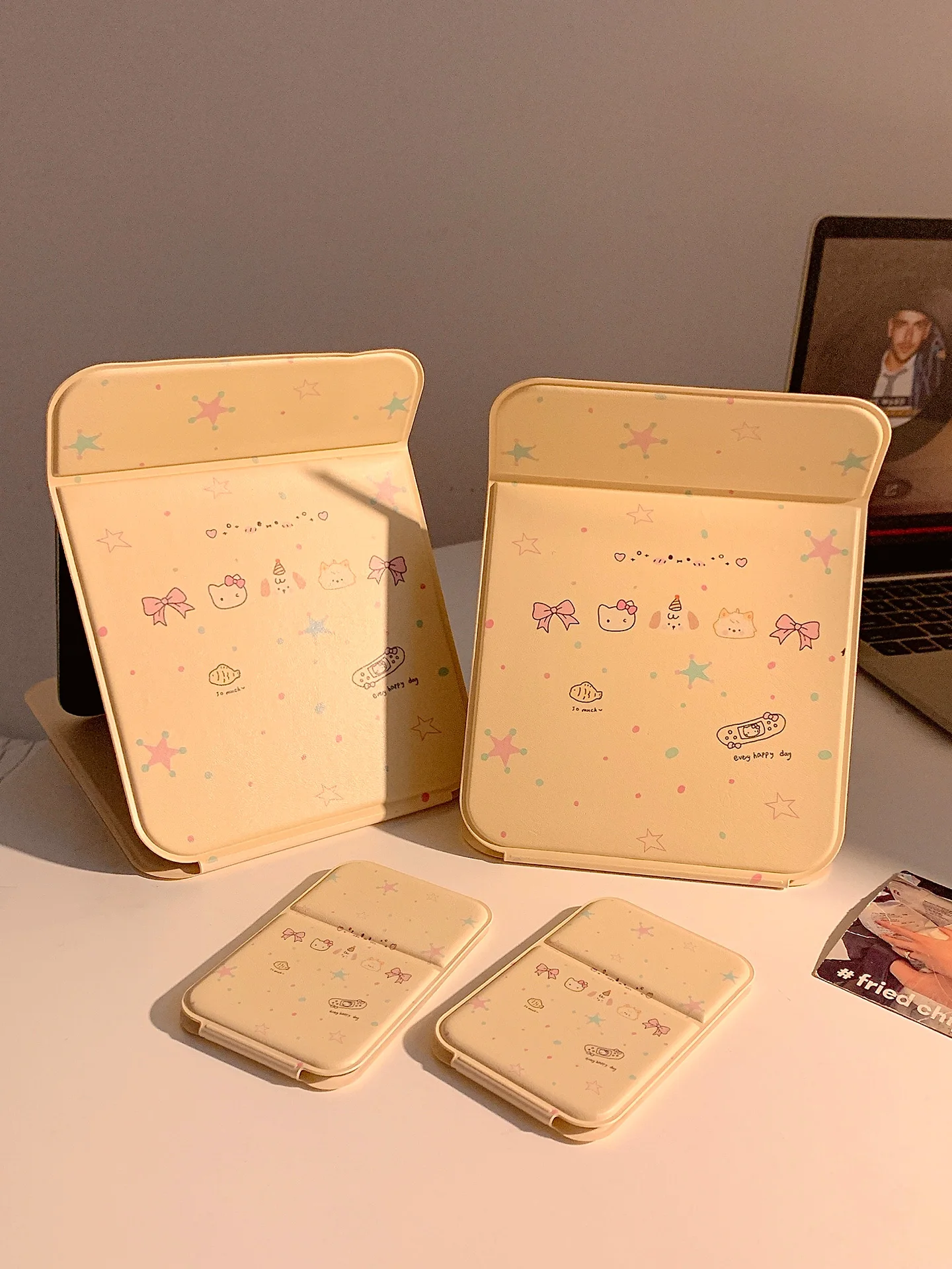 espelho-de-maquiagem-portatil-e-dobravel-estiloso-para-dormitorios-de-estudantes-espelho-de-vidro-essencial-para-viagens