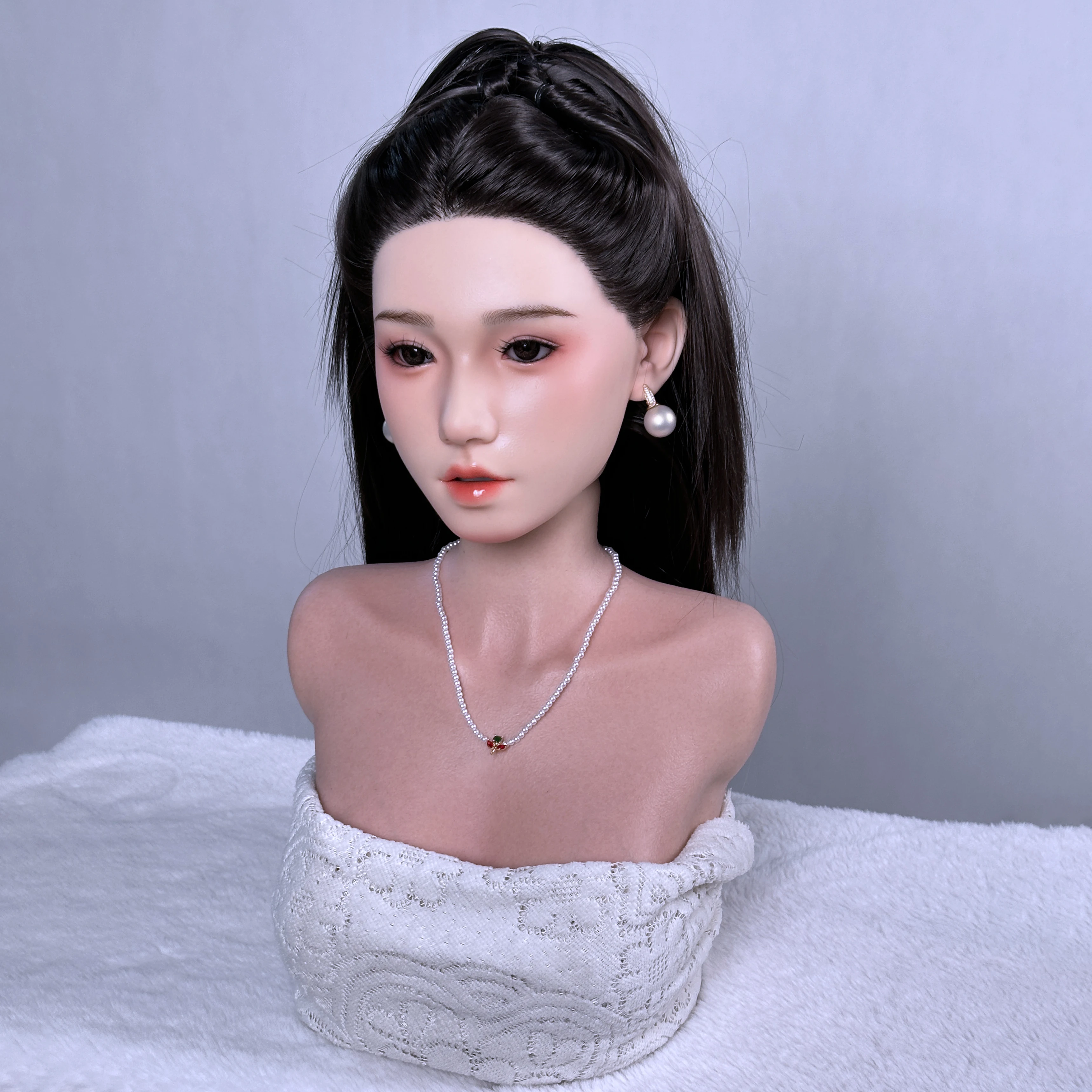 Realistic skin texture silicone head, ideal beauty salon & studio cosmetic training tool，No Shoulder No Bracket No Stand