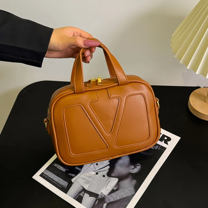 

Elegant Classic Parisian-Inspired Designer Leather Satchel Bag Large Capacity Textured Commuter Shopper Purse