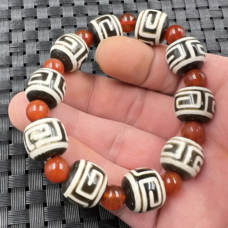 

Black-and-white beaded jade bracelet with white beaded old beaded bracelet with antique passepartout bracelets for men and women