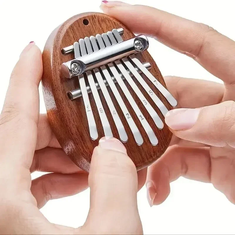 Mini Kalimba de madera de 8 teclas, Piano de pulgar exquisito de alta calidad, Marimba, buenos accesorios musicales, colgante de regalo, caja de música Totoro