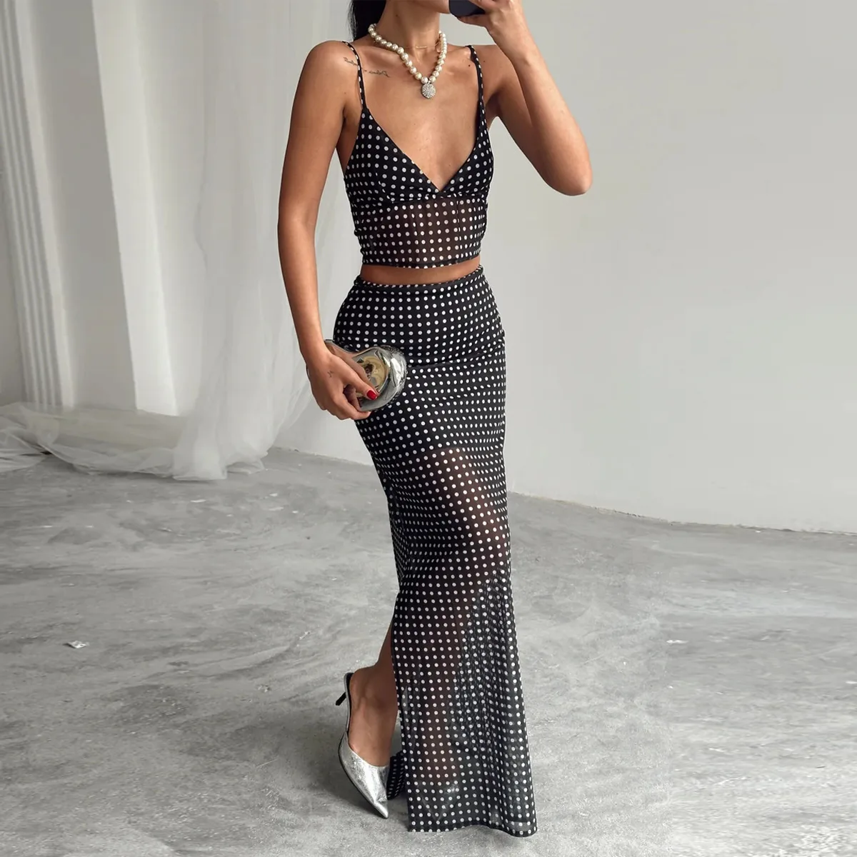 

Сетчатый укороченный топ в горошек в европейском и американском стиле с вырезами на бретелях и длинной юбкой, комплект из двух предметов для женщин