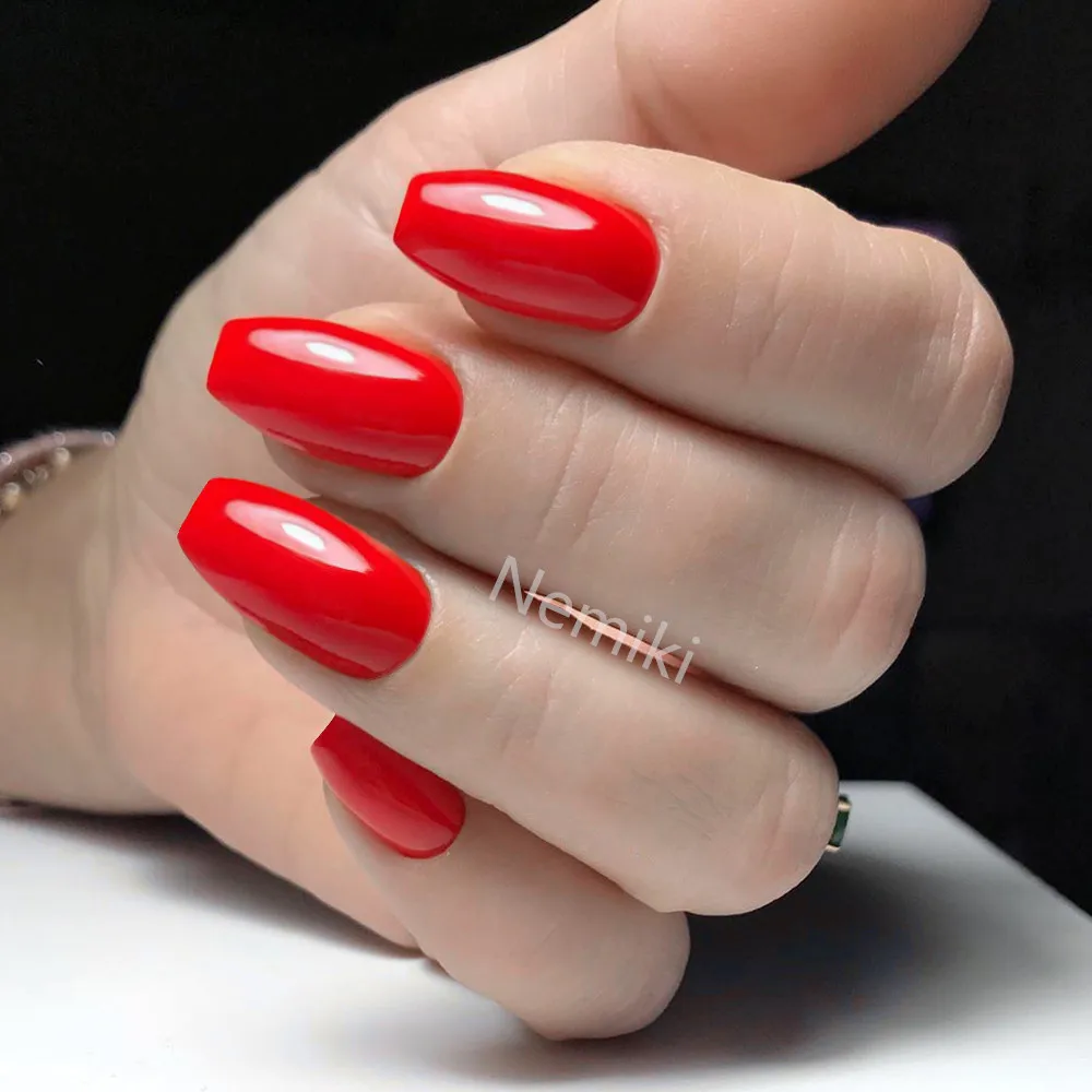 24 pçs vermelho brilhante imprensa artificial em unhas falsas com cola de geléia curto bailarina caixão falso prego diy dedo manicure ferramenta