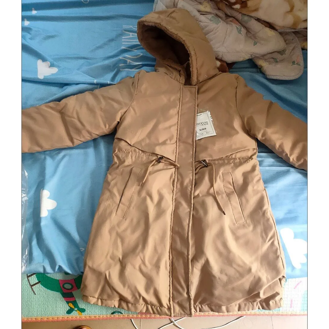 جديد القطن رشاقته الدافئة الشتاء سترة معطف المرأة عارضة مقنعين سترة الملابس الشتوية الفراء بطانة أسفل مبطن سترات الأنثوية