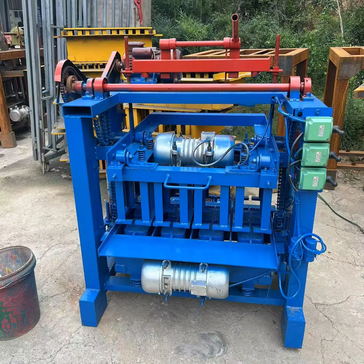 

Factory price of fully automatic/semi-automatic concrete cement brick making machine