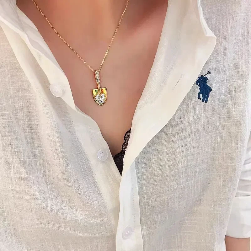 New diamond-encrusted military shovel necklace fashionable light luxury high-end long necklace niche design diamond-encrusted