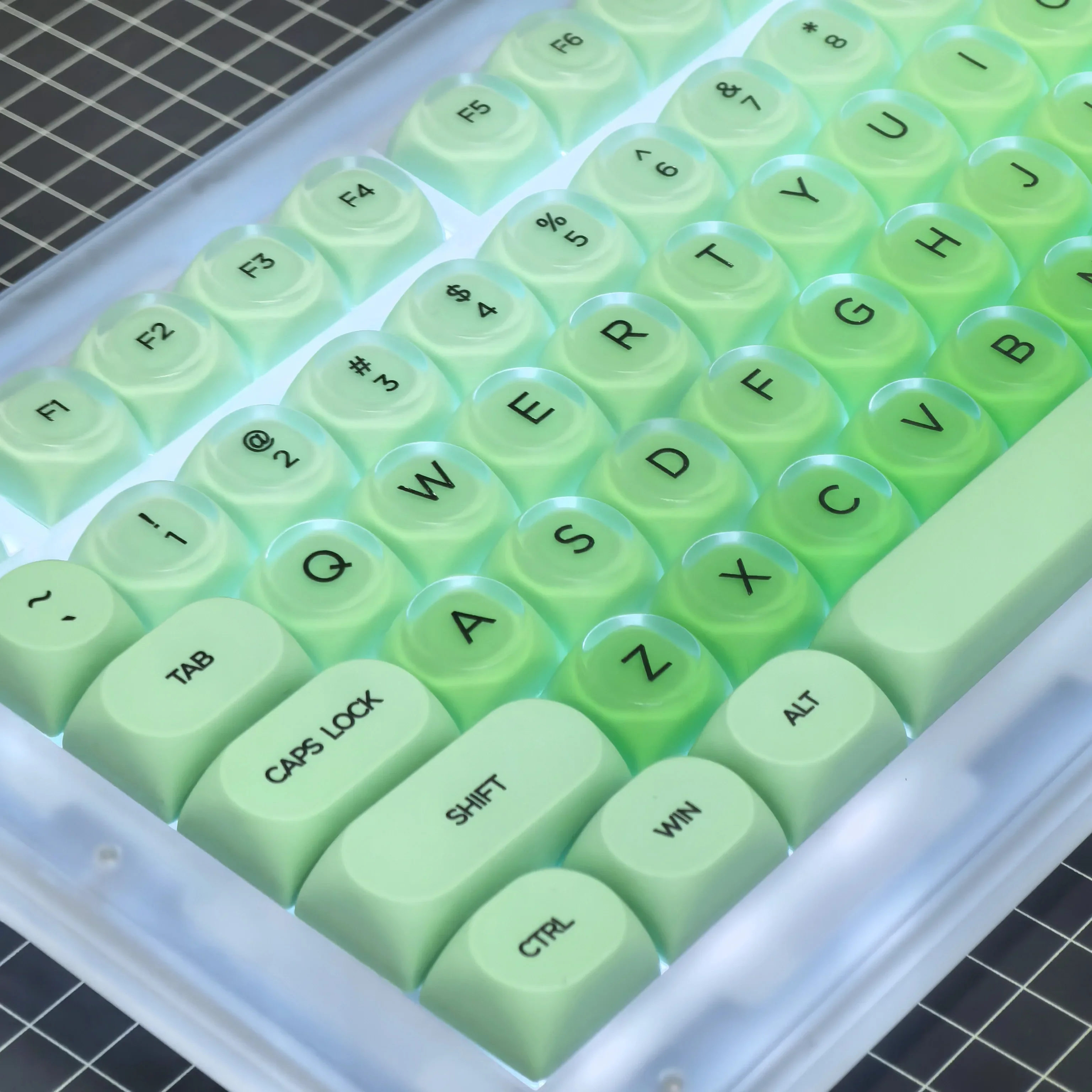 

Small Lime Jelly Keycap Set PBT+PC Material Green Cute Round Translucent Keycaps for 61/68/75/87/98/108 Mechanical Keyboard