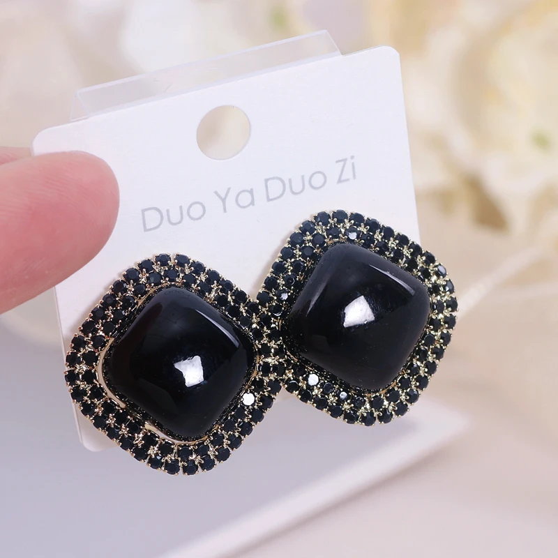 New Trendy Korean Black Resin Rhinestone Stud Earrings for Women Multicolor Geometric Square Acrylic Metal Earring Party Jewelry