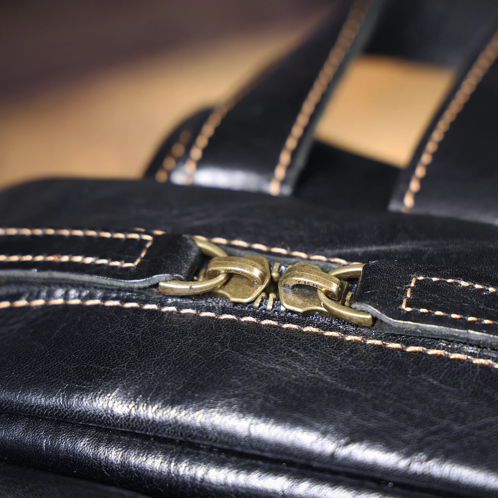 Vintage Echtleder-Brusttasche für Herren, Vollnarbenleder-Umhängetasche, Tagesrucksack mit großer Kapazität – Detail 8