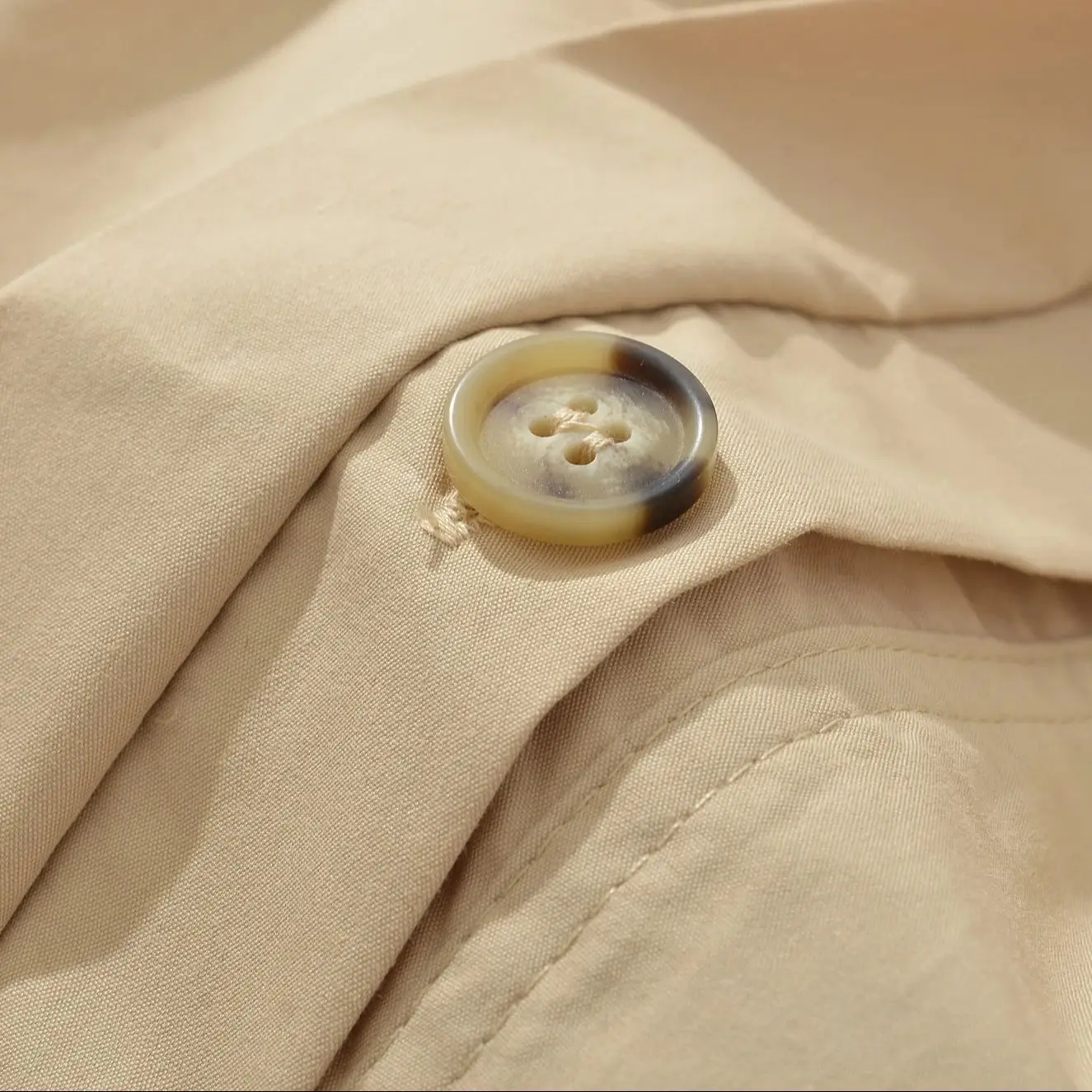 2025 الخريف الوقوف طوق مطوي فانوس كم قميص المرأة واحدة الصدر أزرار فضفاضة كيب البلوزات سوينغ ملابس علوية من القطن