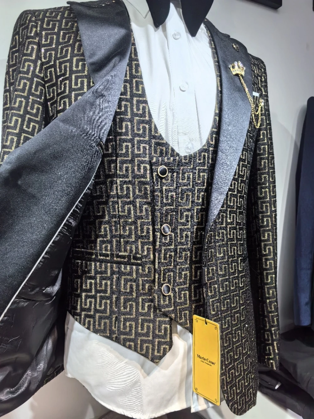 Hot Sale Charming Men's Suit Elegant Peak Lapel Handsome Tuxedo Groom Wear Luxurious Jacket Vest Pants Party Set In Stock