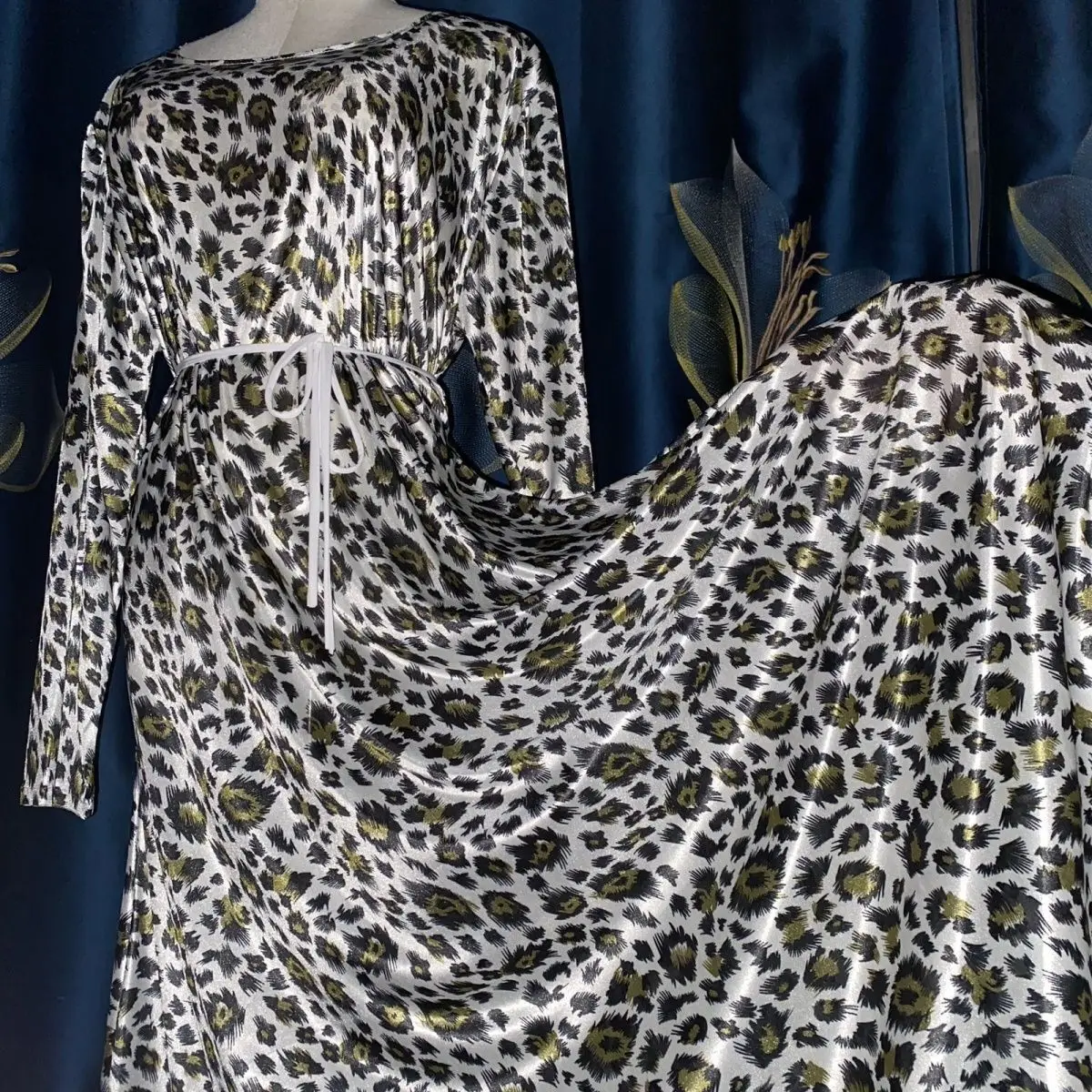 Abito da notte da donna in seta di ghiaccio con stampa floreale lucida gonna lunga altalena da uomo abito da notte a maniche lunghe allentato in raso Sissy taglie forti