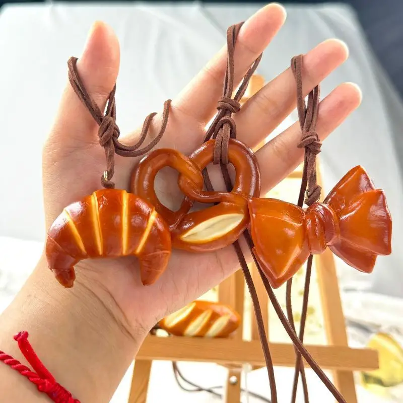 Realistischer handgefertigter Croissant-Brot-Anhänger Schlüsselanhänger Niedlicher Lebensmittel-Charm für Taschen, Autos, Schlüsselringe, Küchendekoration, Geschenke – Detail 5