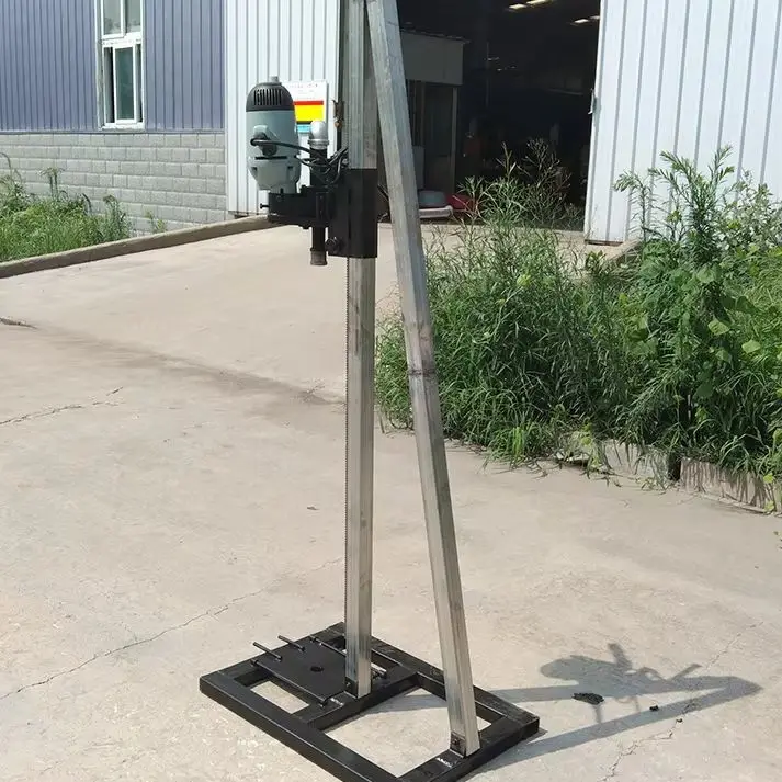 

Портативная электрическая буровая установка для водяных скважин с высоким крутящим моментом, простым управлением, глубиной бурения 60 м, для орошения фермерских угодий