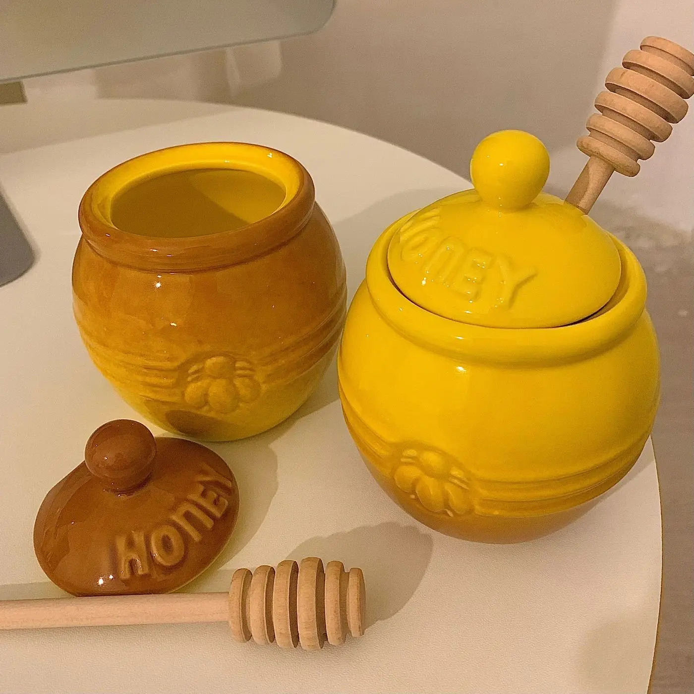 Instagram Creative Ceramic Honey Storage Can Seasoning Can with Wooden Stirring Rod Vintage Kitchen Storage Can with Lid