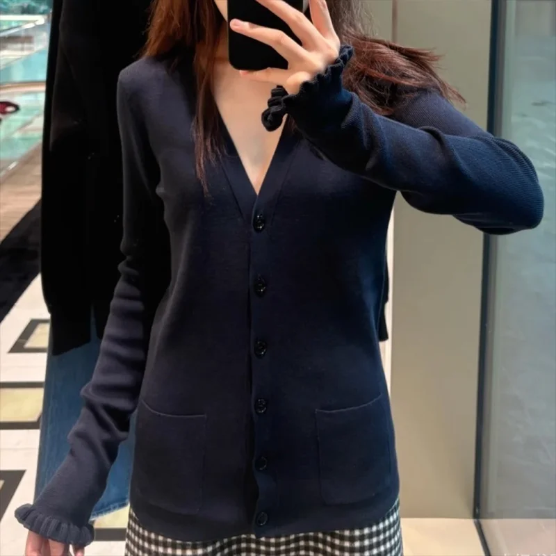 سترة نسائية ذات شعار مطرز عالي الجودة وأكمام مكشكشة ورقبة على شكل حرف V وزر واحد باللون الأزرق الداكن 25110234 #3