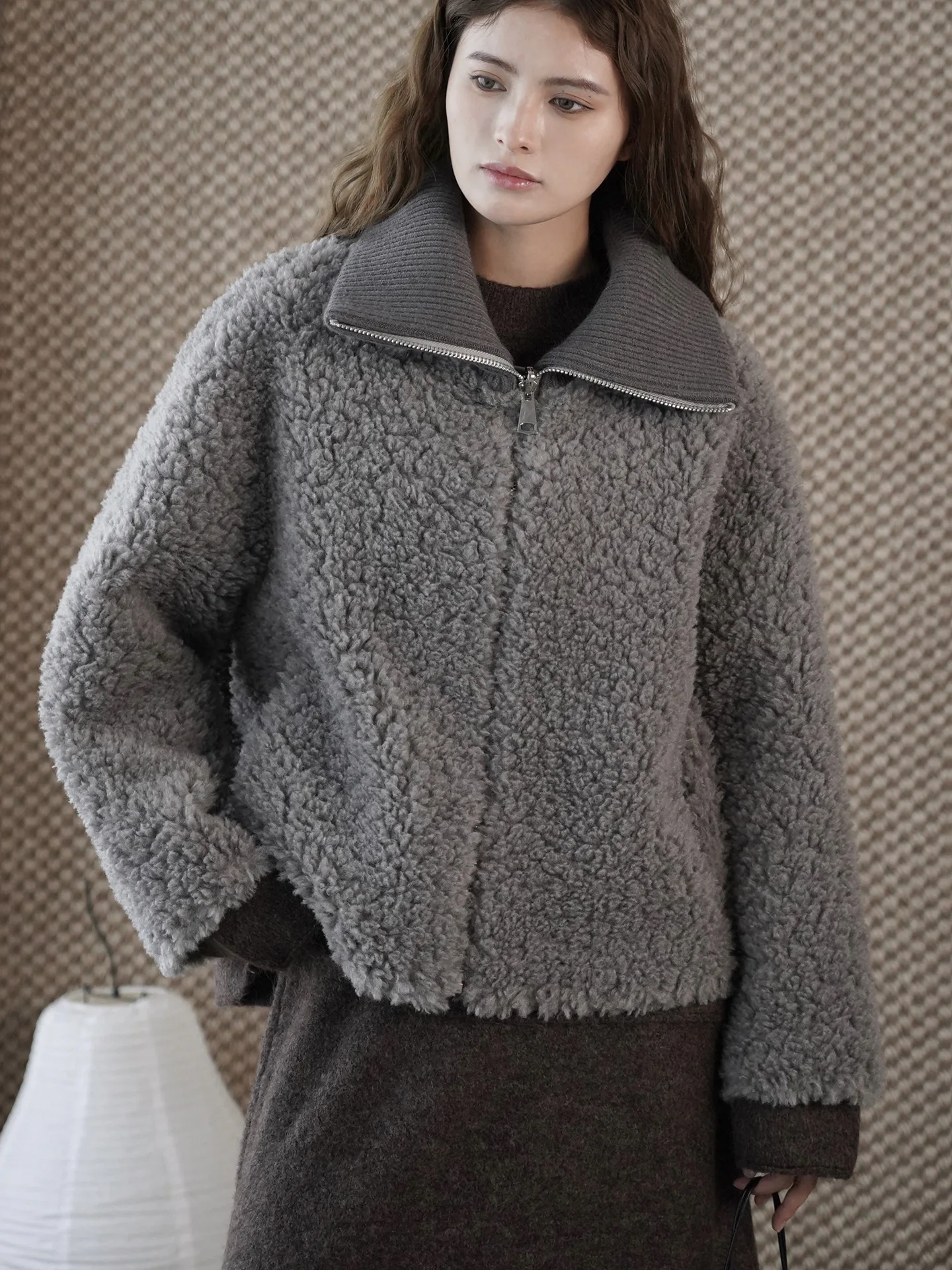 سترة شتوية كورية جديدة بتصميم كسول كلاسيكي من القطيفة بياقة واقفة نصف سحاب من صوف الضأن سترة دافئة فضفاضة للنساء