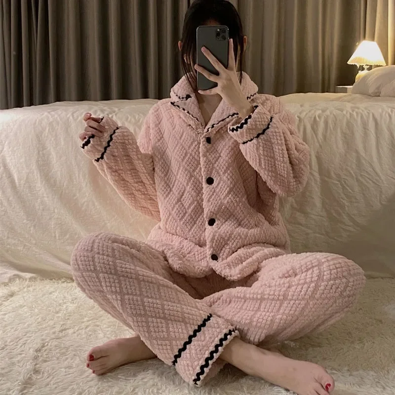 Piyama versi Korea wanita, baju tidur beludru koral tebal hangat flanel Set pakaian rumah musim dingin 2024