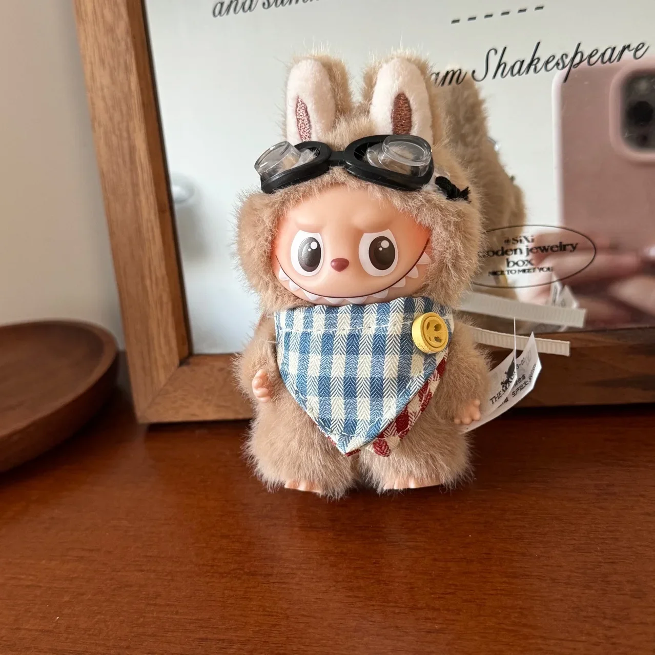 

Cute Denim Hat Set for mini Labubu 4.0 Korea Style Pearl Sweater Clothes Cute Plaid Bib for 10cm Ladbubu V4 Dolls Accessories