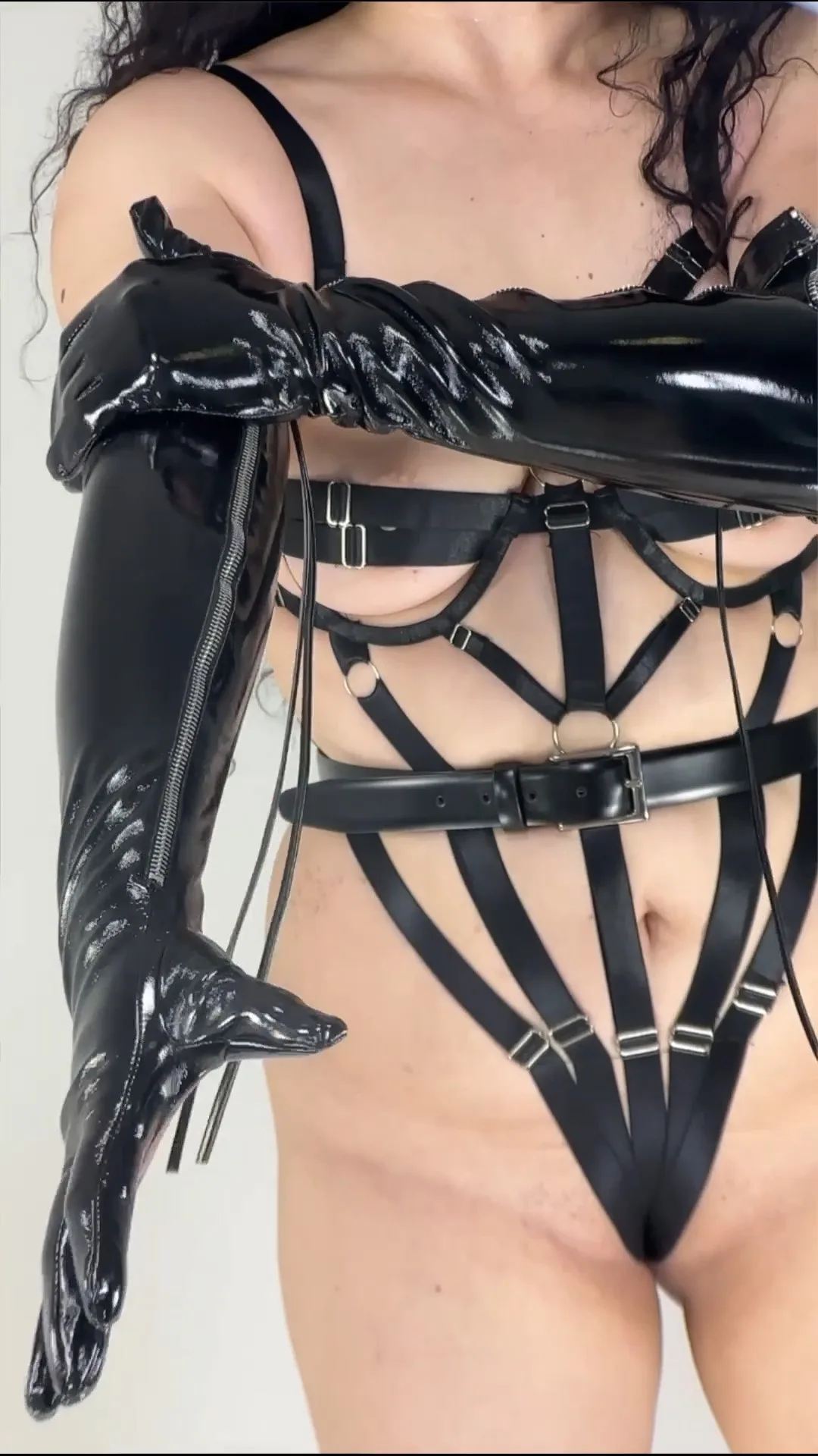 dooway-ラテックスロンググローブ-フェイクパテントレザー-pu-60cm-ジッパープル-タッセル-シャイニーブラック-ウェットルック-イブニングパーティー-ドレスアップ-オペラグローブ