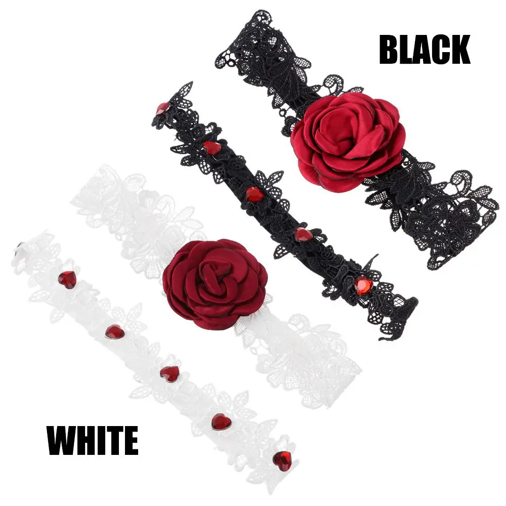 طقم خاتم للساق بحزام رباط للزفاف مزين بالدانتيل وحزام للزفاف على شكل قلب مزين بأحجار الراين باللون الأحمر الوردي