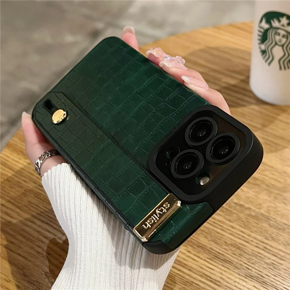 クロコダイル柄レザー風リストストラップ付きスマホケース iPhone 17