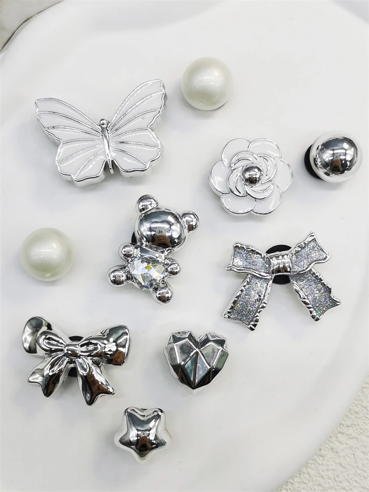 10PCS Schuh Charms Schnalle Clogs Zubehör DIY Strass Bär Bowtie Decor Fit Frauen Erwachsene Strand Tasche Sandalen Loch Garten schuhe