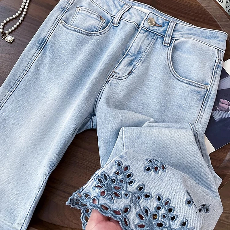 แฟชั่นเพชร Rivet กางเกงยีนส์ผู้หญิงอินเทรนด์ Hollow Out เย็บปักถักร้อย Flared Denim กางเกงข้อเท้ายาวกางเกงยีนส์สีน้ําเงินกางเกง Slim