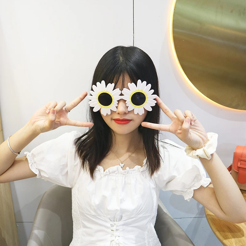 1 Pcs Daisy Sunglasses Funny Crazy Dress Glasses Accessories Novelty Costume Party Carnival Glasses Event Decoration Supplies