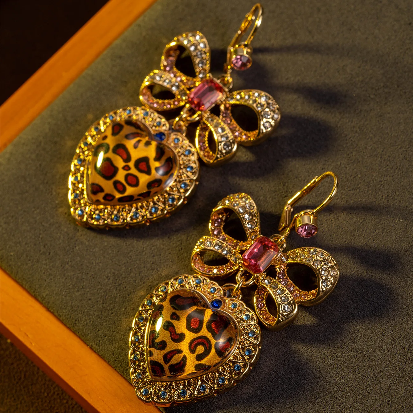 

BJ European and American Fashion Trends Niche Design Love Leopard Print Stud Earrings Sweet and Cool Personality Temperament