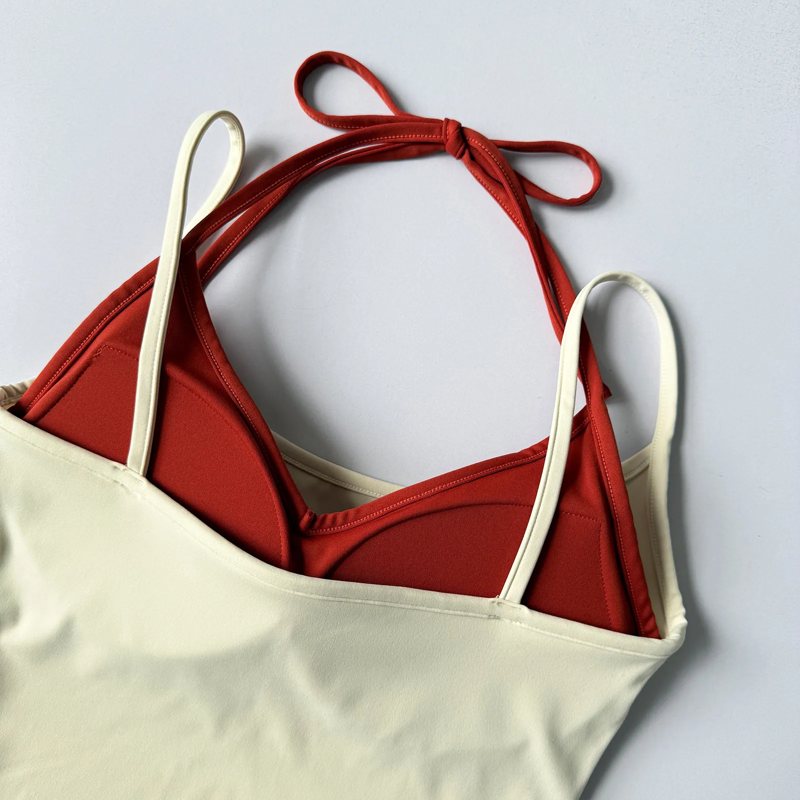 Sexy Kontrastierender Zweiteiliger Einteiler mit Doppelten Schulterträgern, Neckholder-Sport-BH für Fitness, Yoga, Pilates und Lauftraining – Detail 13